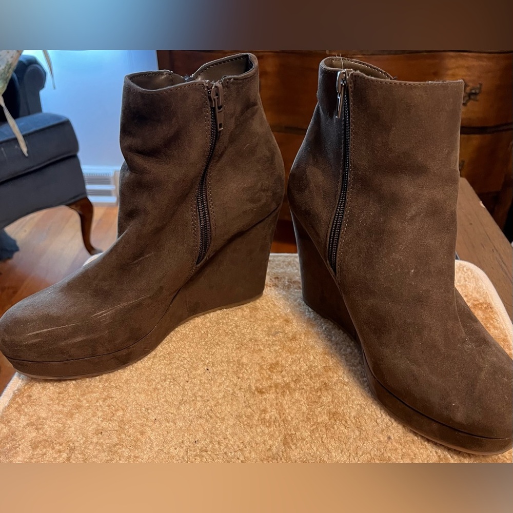 Size 6, Women’s “Just Fabulous” ankle boots